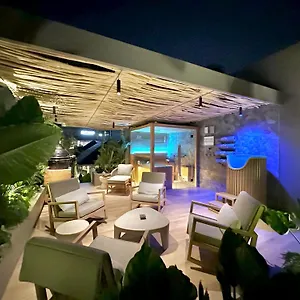 ホテル Sin Nombre Bali - Sauna, Ice Bath & Roof Terrace, チャングー